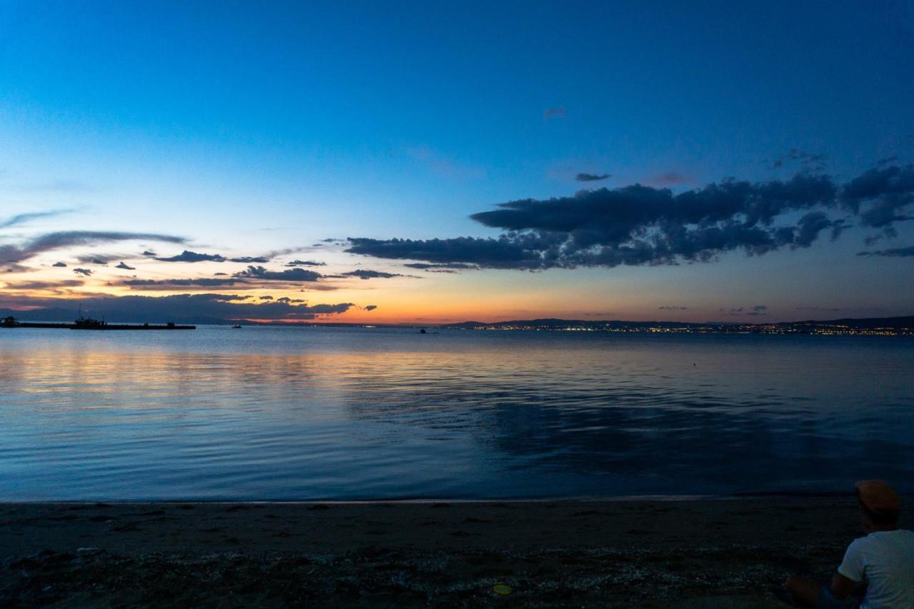 Irene Seafront Apartment Néoi Epivátai Luaran gambar